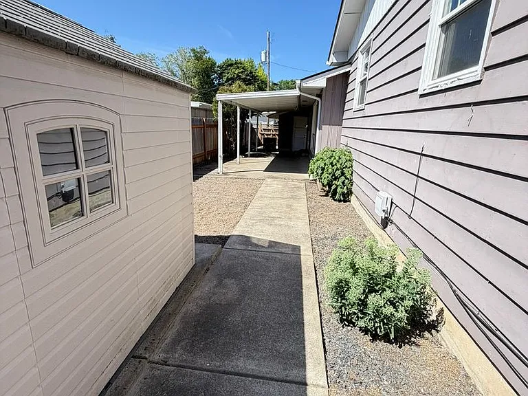 550 Carlson Dr — Photo 43