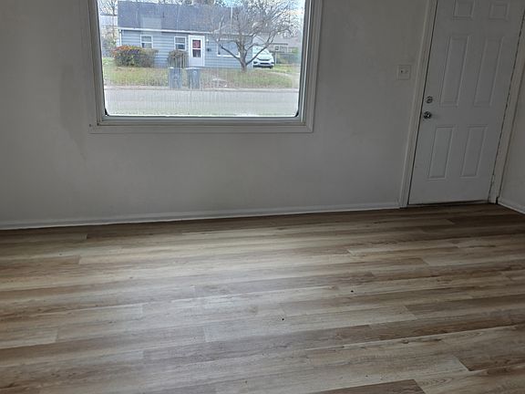 2nd image of 1412 Waggoner Ave