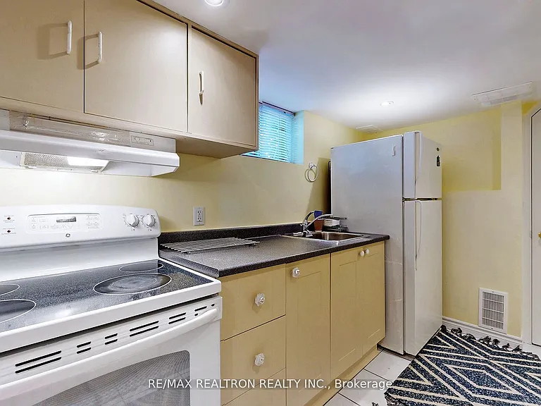 84 Santamonica Blvd #LOWER — Photo 7