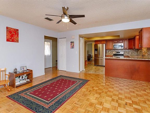 3rd image of 112 Oakley Ct
