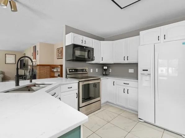 404 Sethne Ct, Monona, WI 53716