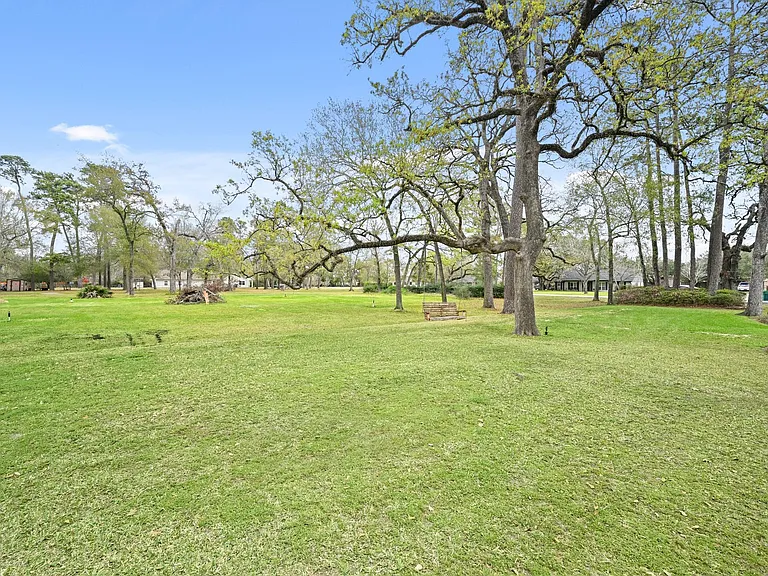 13835 Jarvis Rd — Photo 31