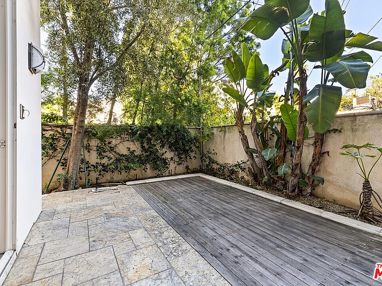 632 N Kings Rd #101 — Photo 11