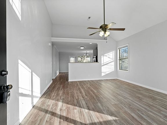 4th image of 307 Needmore Ct