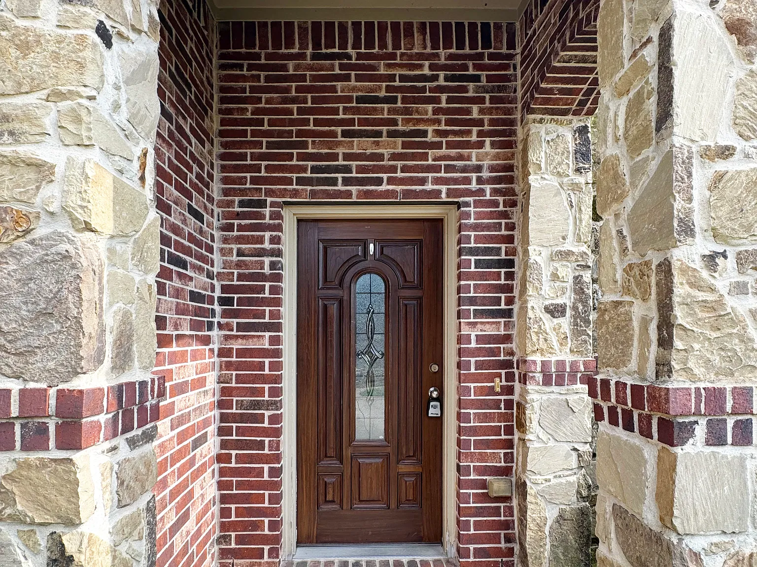 4 bed, 2457 sqft, $2,195 — Photo 4