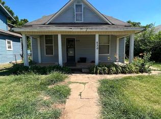 820 Cedar St, Perry, OK 73077