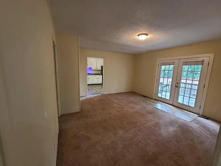 612 Platinum St — Photo 22