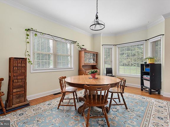 3rd image of 140 Donna Dr