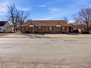 324 W 4th St, Hobart, OK 73651