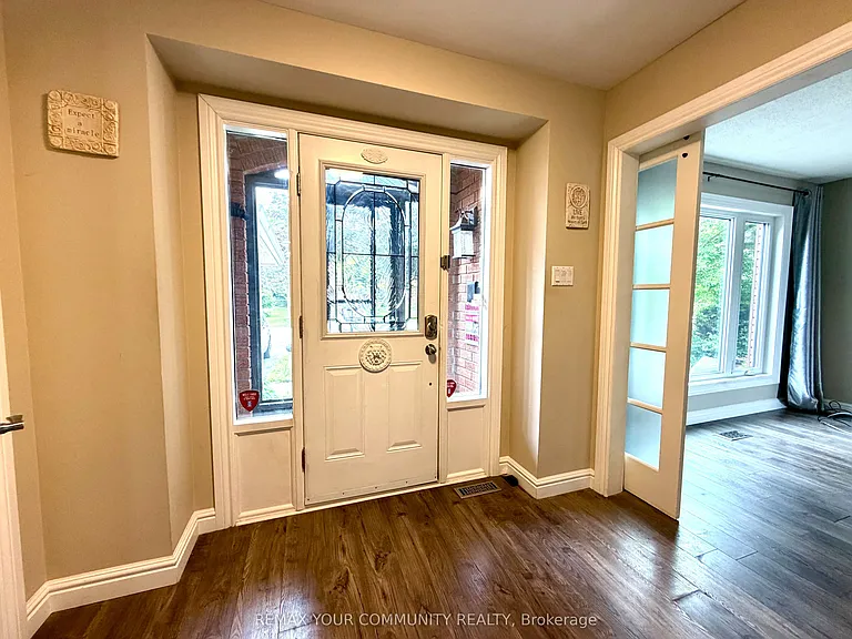 209 Yorkshire Dr — Photo 7