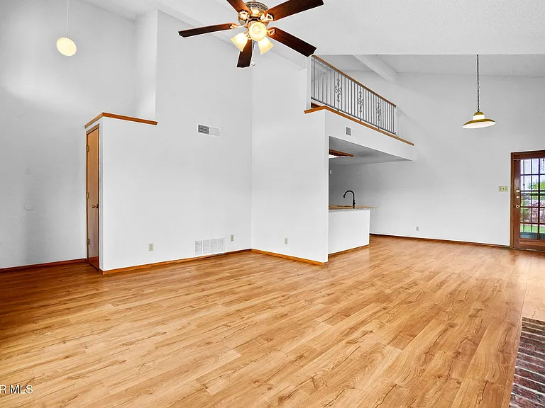 7609 Medano Dr — Photo 2