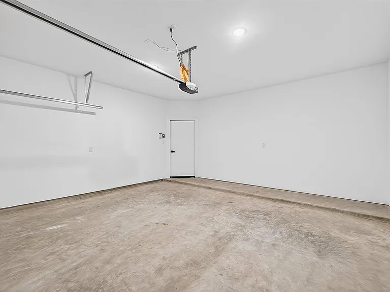 3003A Delano St — Photo 11
