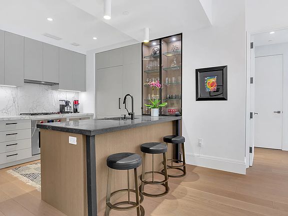 4th image of 438 E 12th St #3E