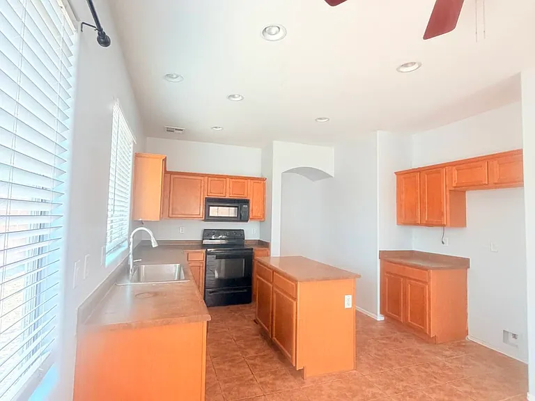 3907 S Marigold Way — Photo 8