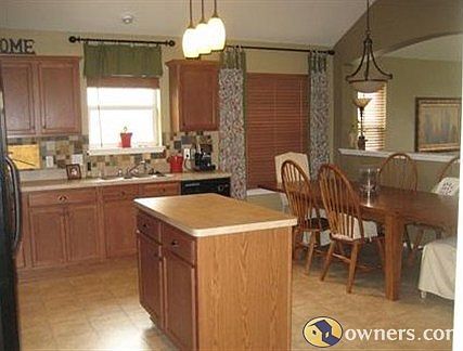 Eat-in kitchen w/ island and upgraded light