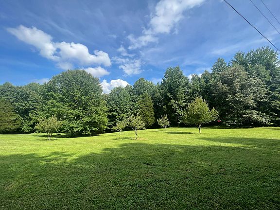 3rd image of 656 Carolyn Ln