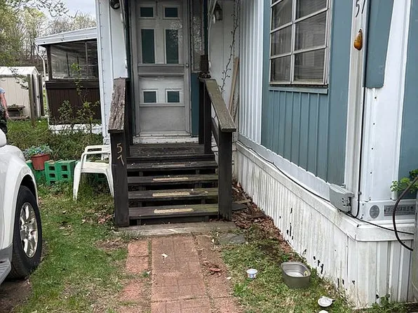 525 E Main St Trailer 57, Branford, CT 06405