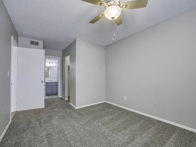Pheasant Run Apartments — Photo 8