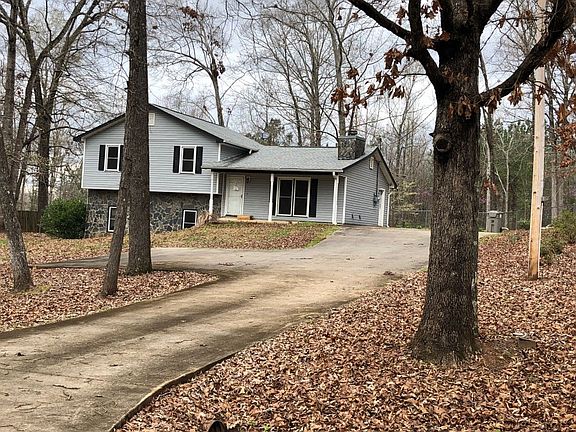 3rd image of 114 Shady Oaks Dr