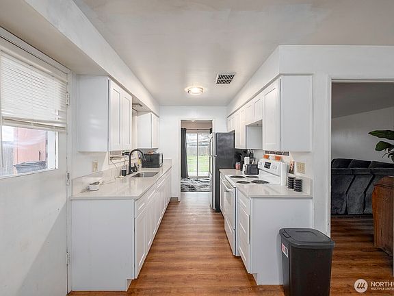 3rd image of 406 Biggs Road