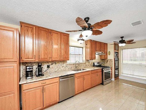 5th image of 10422 Springland Ct