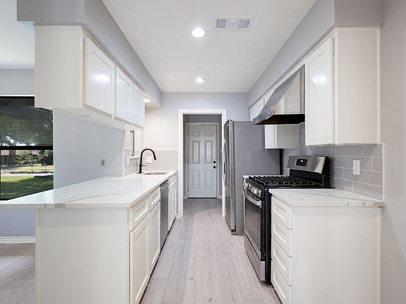 4th image of 3808 Yellowstone Pl