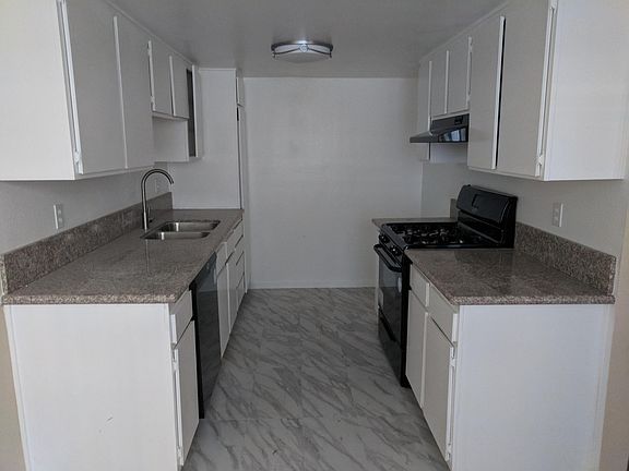 4th image of 1920 Gardena Ave APT 9