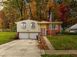 2050 Chapel Hill Dr, Youngstown, OH 44511