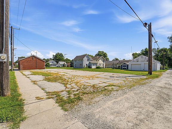 5th image of 2301 E Grand Ave