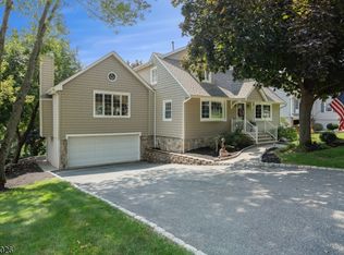32 Sleepy Hollow Dr, Wayne, NJ 07470