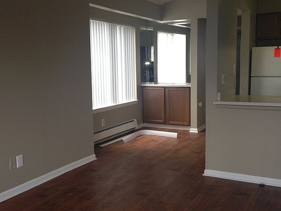 5th image of 2101 Franklin St APT 301