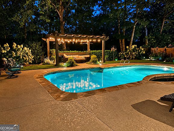 5th image of 5865 Riverwood Dr