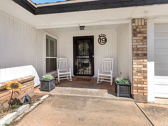 2nd image of 4701 Circle Nineteen