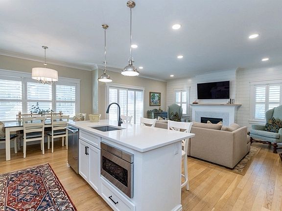 5th image of 401 Albemarle Rd Unit 2