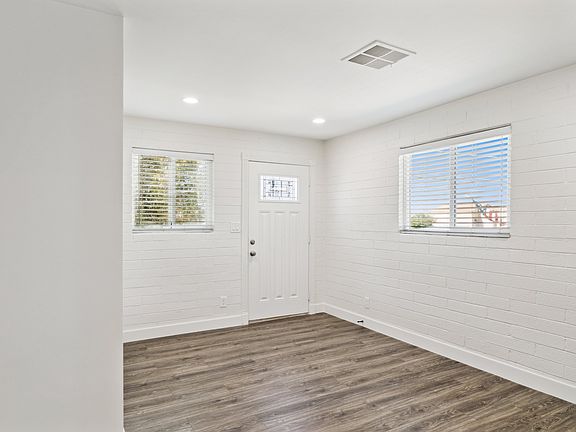 5th image of 1542 E Turquoise Ave APT 1