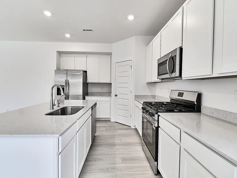 425 Eisenhower St — Photo 30