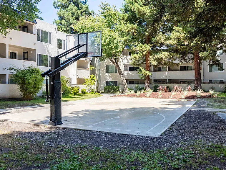 Northgate Apartments — Photo 18