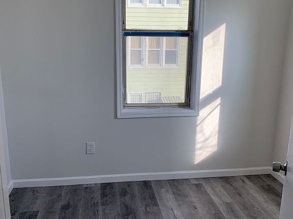 2nd image of 13 Brinsmaid Pl Floor 3