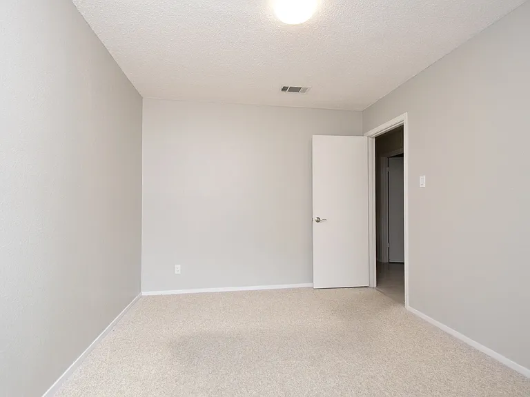 12005 Cabana Ln — Photo 32