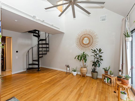 4th image of 167 New Yorkave St #23