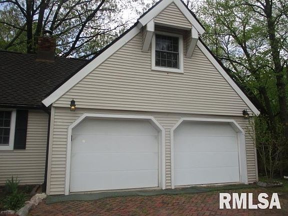 3rd image of 2612 N Woodhaven Dr