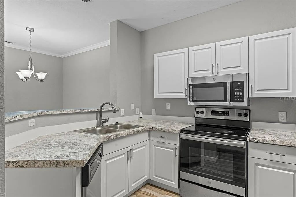 3 bed, 2.0 bath, 1206 sqft, $1,750 — Photo 2