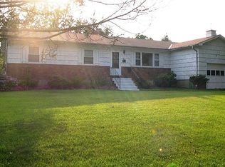 19 Denise Dr, North Babylon, NY 11703