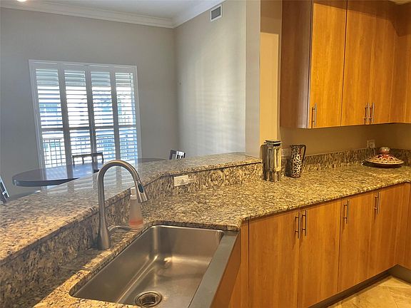 3rd image of 2617 NE 14th Avenue #503
