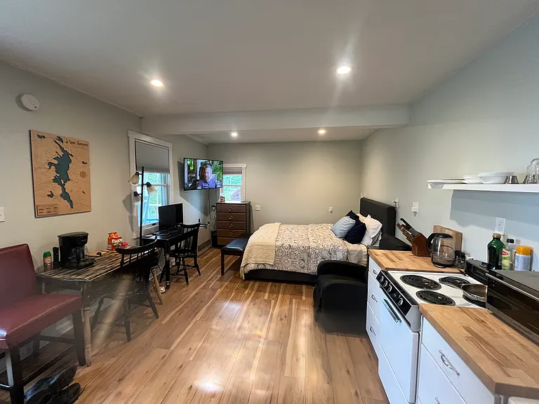1025 Main St #3B — Photo 3