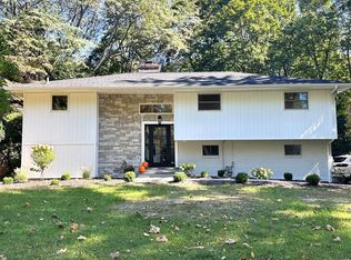 10 Moonedge Road, Northport, NY 11768