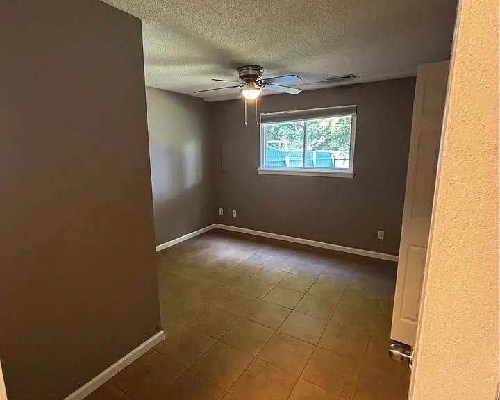 109 Redwood Rd — Photo 11