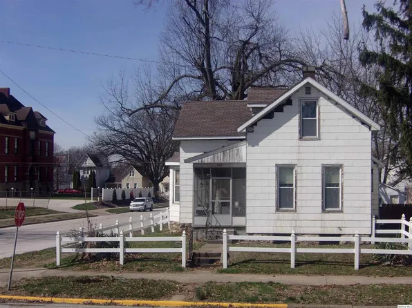 740 S 14th St, Quincy, IL 62301