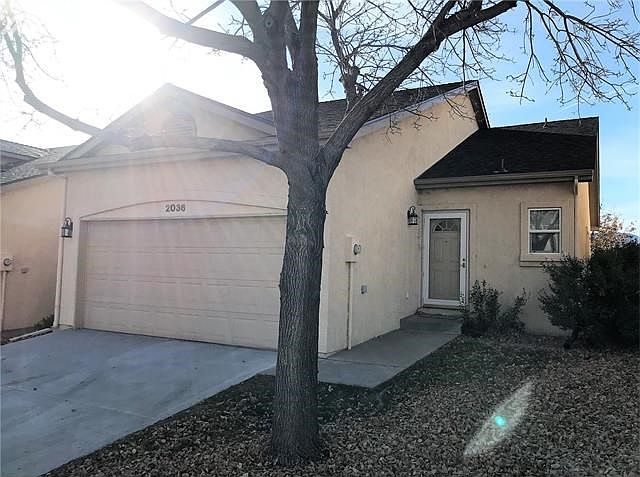 3 Bedroom, 2 1/2 Bath Main Level Living Townhome