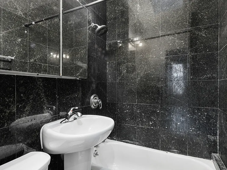 235 W 15th St #1D — Photo 6